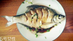 鳊魚和鯽魚哪個好 鳊魚和鯽魚的區(qū)別 鳊魚和鯽魚哪個好 鳊魚和鯽魚的區(qū)別