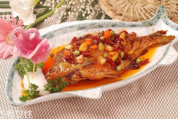 鳊魚和什么搭配最好吃 鳊魚和什么搭配最好吃