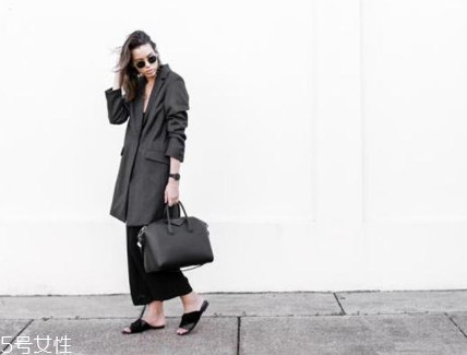 平底拖鞋怎么搭配 給腳放松一下 平底拖鞋怎么搭配 給腳放松一下