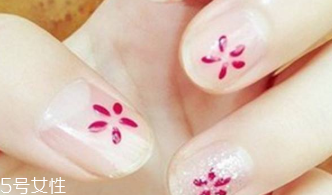 甲油膠裂開什么原因 2個因素了解下 甲油膠裂開什么原因 2個因素了解下