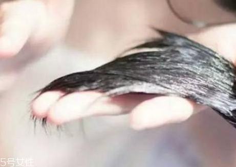 護(hù)發(fā)素能洗真絲衣服嗎？這樣做是不對(duì)的