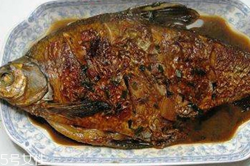 鳊魚的做法 鳊魚怎么挑刺 鳊魚的做法 鳊魚怎么挑刺