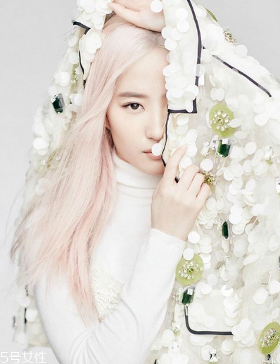 染粉色頭發(fā)要漂白嗎？必不可少的一步