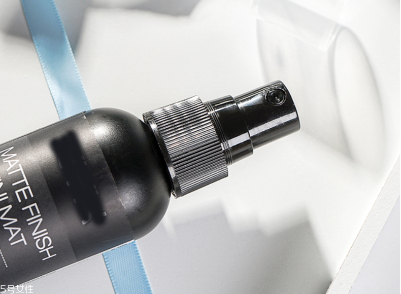 nyx定妝噴霧黑白區(qū)別 適合不同膚質(zhì) nyx定妝噴霧黑白區(qū)別 適合不同膚質(zhì)