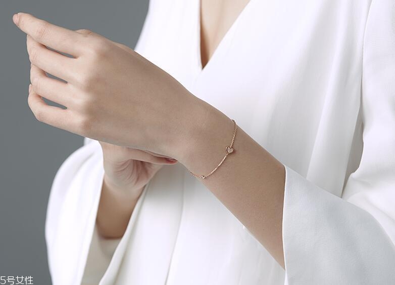 ido項(xiàng)鏈怎么樣 這4種款式會(huì)說情話