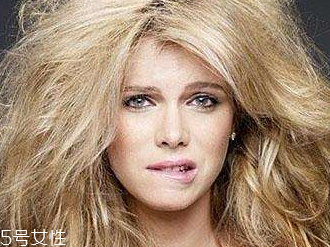 頭發(fā)干枯毛躁是什么原因 3個習慣造成枯發(fā) 頭發(fā)干枯毛躁是什么原因 3個習慣造成枯發(fā)