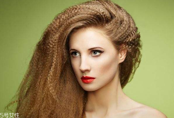 頭發(fā)干枯毛躁是什么原因 3個習慣造成枯發(fā) 頭發(fā)干枯毛躁是什么原因 3個習慣造成枯發(fā)