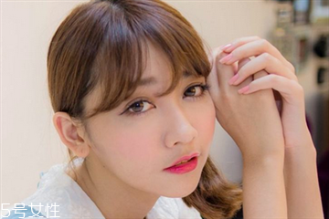 橡皮筋綁耳朵每天用嗎 橡皮筋綁耳朵瘦臉?lè)ú僮鞣椒?></a>
      <p class=