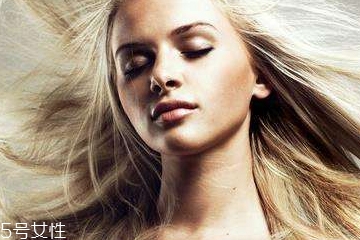 頭發(fā)干枯毛躁怎么洗頭 這樣洗頭減少掉發(fā) 頭發(fā)干枯毛躁怎么洗頭 這樣洗頭減少掉發(fā)