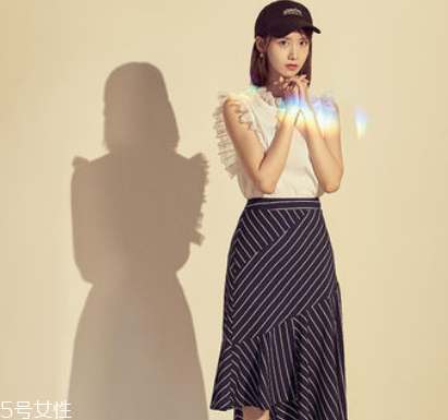 魚(yú)尾半身裙怎么搭配 不一樣的街頭風(fēng)