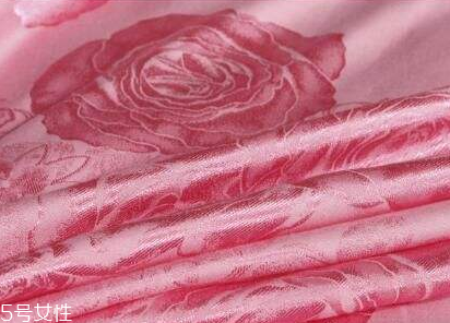 貢緞怎么洗 這樣清洗壽命更長久 貢緞怎么洗 這樣清洗壽命更長久