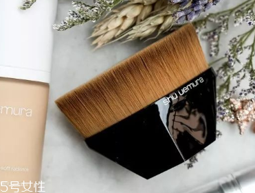 化妝刷動物毛和人造毛哪個好 動物毛更耐用 化妝刷動物毛和人造毛哪個好 動物毛更耐用