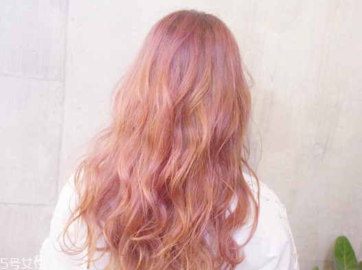 櫻珊瑚發(fā)色容易掉色嗎 第4天開(kāi)始褪色 櫻珊瑚發(fā)色容易掉色嗎 第4天開(kāi)始褪色