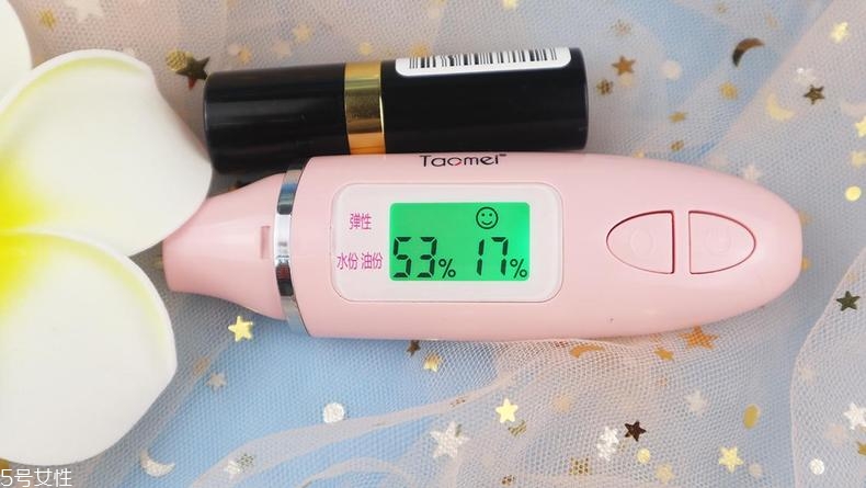 露華濃黑管440黃皮能用嗎 黃皮純素顏都能hold住 露華濃黑管440黃皮能用嗎 黃皮純素顏都能hold住