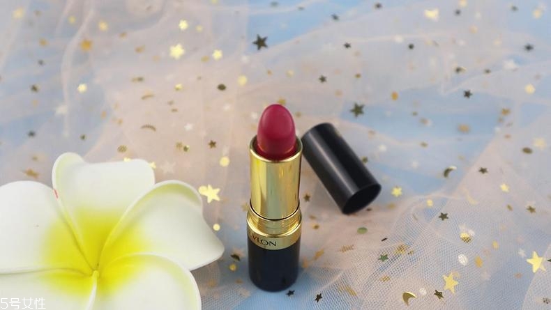 露華濃黑管440黃皮能用嗎 黃皮純素顏都能hold住 露華濃黑管440黃皮能用嗎 黃皮純素顏都能hold住