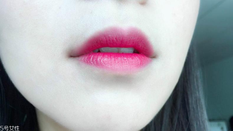 妙巴黎和露華濃唇釉哪個(gè)好 露華濃性?xún)r(jià)比更高