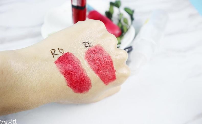 妙巴黎和露華濃唇釉哪個(gè)好 露華濃性?xún)r(jià)比更高