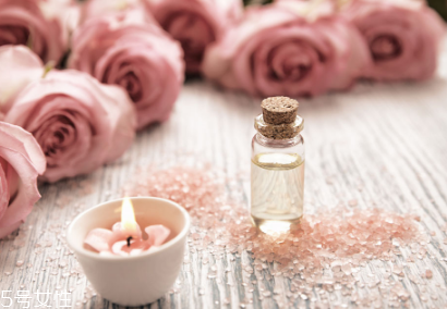 玫瑰精油怎么稀釋 玫瑰精油稀釋使用更好 玫瑰精油怎么稀釋 玫瑰精油稀釋使用更好