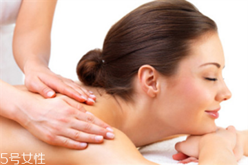 精油按摩要注意什么 精油按摩注意事項(xiàng) 精油按摩要注意什么 精油按摩注意事項(xiàng)