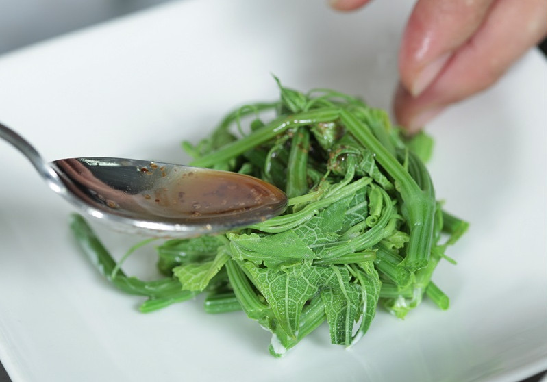 龍須菜怎么涼拌 涼拌龍須菜的做法圖解 龍須菜怎么涼拌 涼拌龍須菜的做法圖解