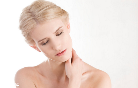 脖子松弛皺紋怎么辦 平時(shí)盡量少低頭 脖子松弛皺紋怎么辦 平時(shí)盡量少低頭