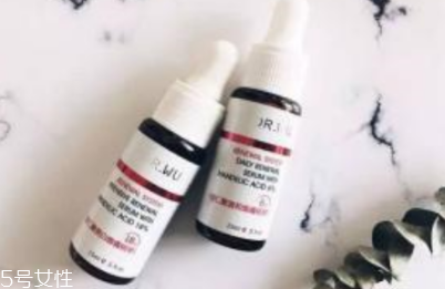 水楊酸和杏仁酸的區(qū)別 刷酸需謹(jǐn)慎 水楊酸和杏仁酸的區(qū)別 刷酸需謹(jǐn)慎