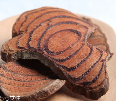 雞血藤的宜忌人群 一般人均可食用 雞血藤的宜忌人群 一般人均可食用