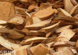 雞血藤和金剛藤的區(qū)別 外形不同 雞血藤和金剛藤的區(qū)別 外形不同