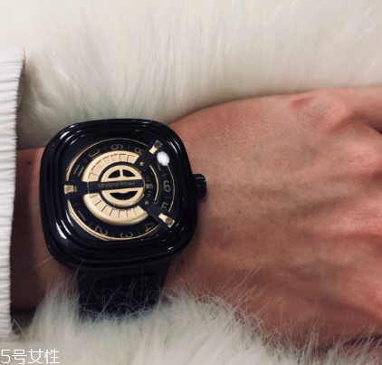 sevenfriday手表怎么樣 戴著走的超跑引擎 sevenfriday手表怎么樣 戴著走的超跑引擎