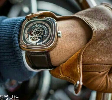 sevenfriday手表價(jià)位 手腕上的硬朗與雅致 sevenfriday手表價(jià)位 手腕上的硬朗與雅致