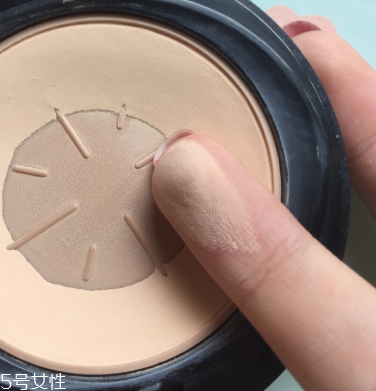 粉餅能遮瑕嗎 用對了堪比磨皮 粉餅能遮瑕嗎 用對了堪比磨皮