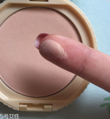 粉餅能遮瑕嗎 用對了堪比磨皮 粉餅能遮瑕嗎 用對了堪比磨皮