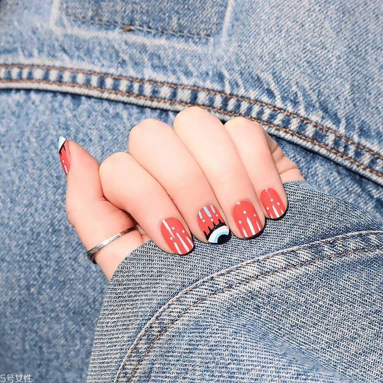 美甲什么顏色顯手長(zhǎng) 視覺拉伸這么選顏色 美甲什么顏色顯手長(zhǎng) 視覺拉伸這么選顏色