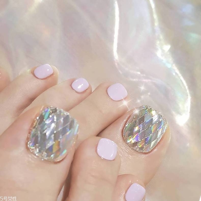 美甲什么顏色顯手長(zhǎng) 視覺拉伸這么選顏色 美甲什么顏色顯手長(zhǎng) 視覺拉伸這么選顏色