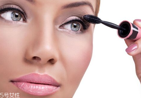睫毛膏是液體嗎 屬于液體 睫毛膏是液體嗎 屬于液體