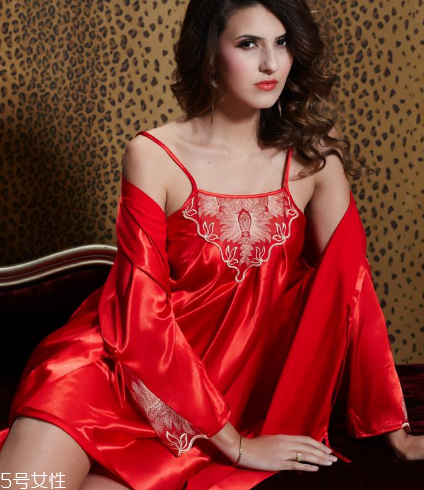 真絲可以用洗衣機(jī)洗嗎 會(huì)損害衣服 真絲可以用洗衣機(jī)洗嗎 會(huì)損害衣服