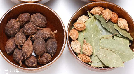 草果和香菇能一起吃嗎 一起吃味道更佳 草果和香菇能一起吃嗎 一起吃味道更佳