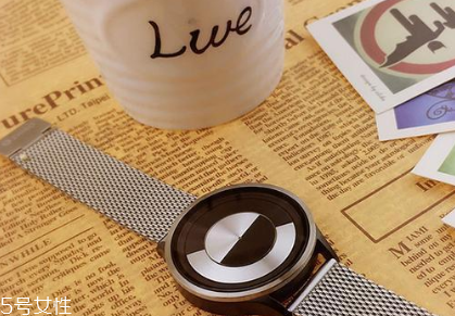 ziiiro手表怎么看時(shí)間 將整片星空戴在手上 ziiiro手表怎么看時(shí)間 將整片星空戴在手上