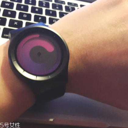 ziiiro手表怎么看時(shí)間 將整片星空戴在手上 ziiiro手表怎么看時(shí)間 將整片星空戴在手上