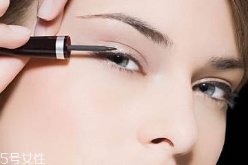 眼線筆軟毛的好還是海綿的好 眼線筆軟毛的好還是海綿的好