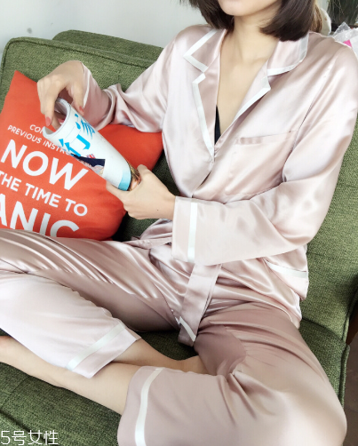 真絲上的菜湯怎么清洗 清洗要仔細(xì) 真絲上的菜湯怎么清洗 清洗要仔細(xì)