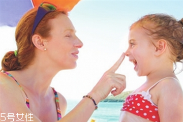 寶寶防曬霜怎么用 寶寶涂防曬霜需要謹(jǐn)記三點(diǎn) 寶寶防曬霜怎么用 寶寶涂防曬霜需要謹(jǐn)記三點(diǎn)