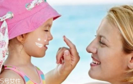 寶寶防曬霜怎么用 寶寶涂防曬霜需要謹(jǐn)記三點(diǎn) 寶寶防曬霜怎么用 寶寶涂防曬霜需要謹(jǐn)記三點(diǎn)