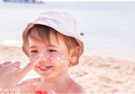 寶寶防曬霜怎么用 寶寶涂防曬霜需要謹(jǐn)記三點(diǎn) 寶寶防曬霜怎么用 寶寶涂防曬霜需要謹(jǐn)記三點(diǎn)