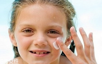 寶寶防曬霜怎么用 寶寶涂防曬霜需要謹(jǐn)記三點(diǎn) 寶寶防曬霜怎么用 寶寶涂防曬霜需要謹(jǐn)記三點(diǎn)