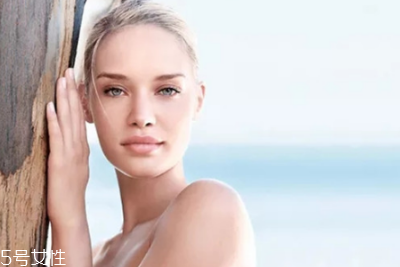 防曬霜防輻射嗎 這四樣防曬神器不可少 防曬霜防輻射嗎 這四樣防曬神器不可少