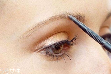 眉筆會(huì)掉色怎么辦 這樣做就好了 眉筆會(huì)掉色怎么辦 這樣做就好了