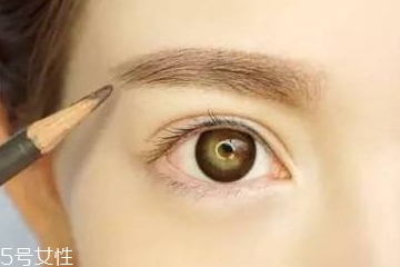 眉筆怎么畫雙眼皮 這樣畫很簡單 眉筆怎么畫雙眼皮 這樣畫很簡單