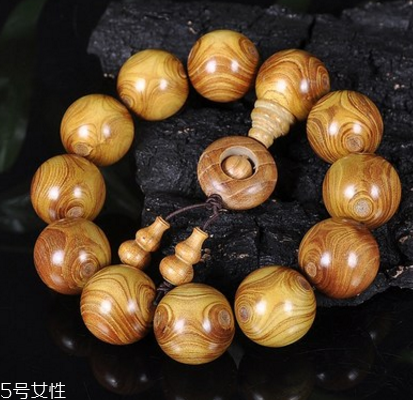 金絲楠手串價格多少 要看具體種類 金絲楠手串價格多少 要看具體種類