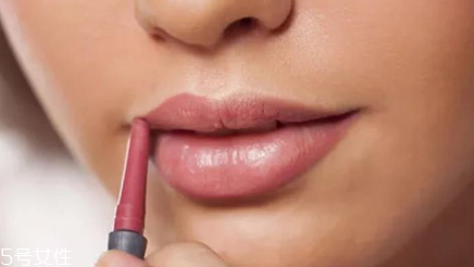 唇線筆什么顏色最好看 雙唇漂亮動人有技巧 唇線筆什么顏色最好看 雙唇漂亮動人有技巧